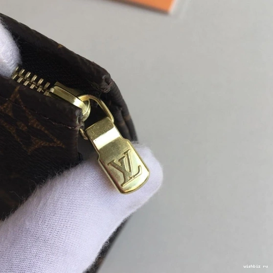 WIS VUITTON LOUIS POUCH TOILETRY 19 0224